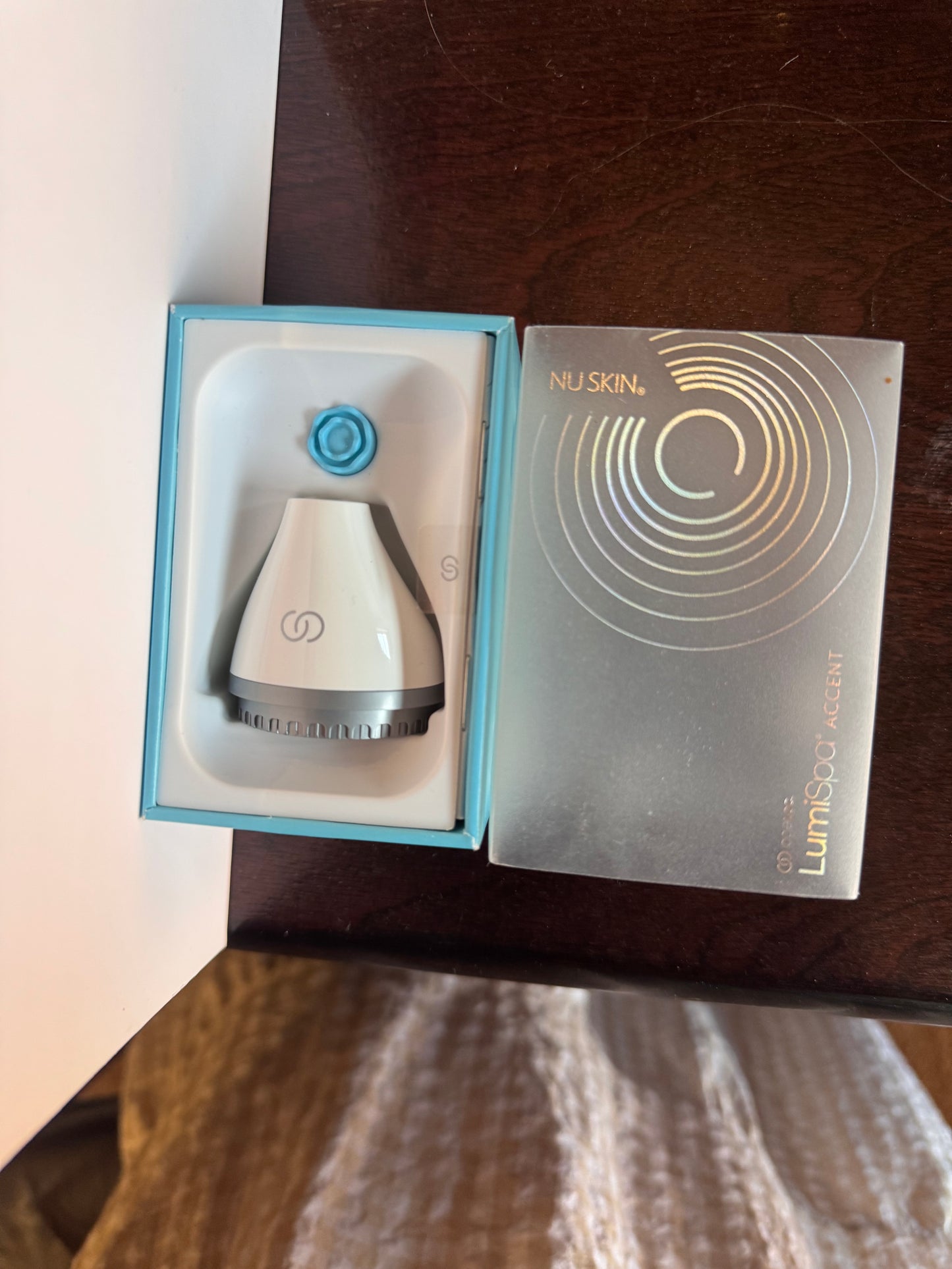 Lumispa van Nuskin with eye attachment